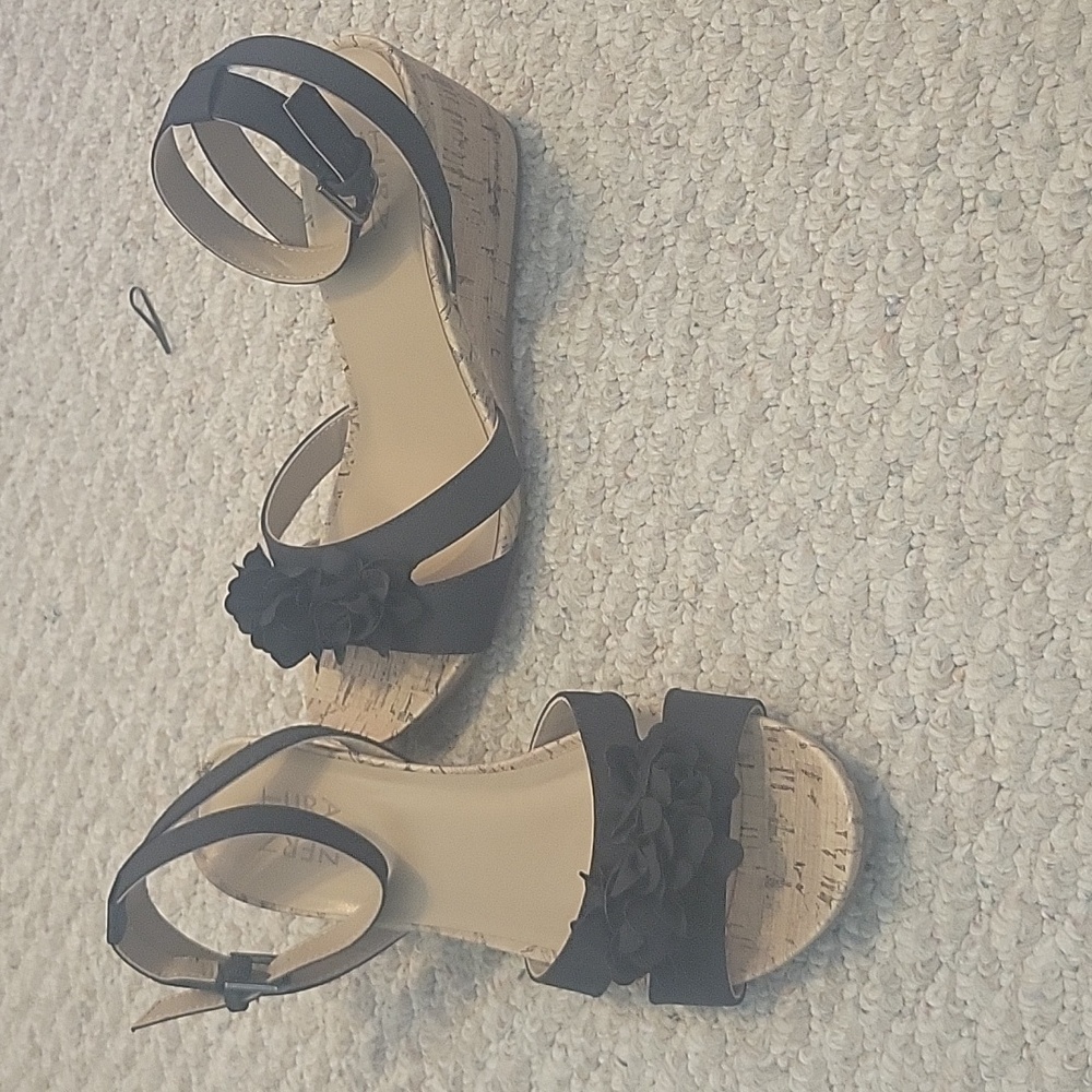 Naturalizer Strappy open toe wedges